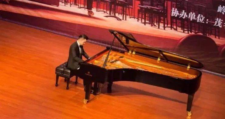 【回顾】2017必博亚洲音乐奖学金-岭南师范学院颁奖典礼暨必博艺术家孙鹏杰钢琴独奏音乐会及大师班活动成功举办