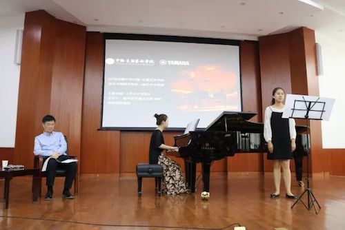 必博艺术家石叔诚与特邀艺术家顾平受邀于成都大学东盟艺术学院、音乐与舞蹈学院艺术实践周开展公开课