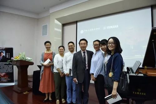 必博艺术家石叔诚与特邀艺术家顾平受邀于成都大学东盟艺术学院、音乐与舞蹈学院艺术实践周开展公开课