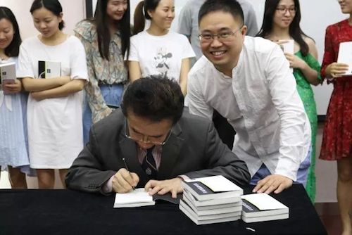 必博艺术家石叔诚与特邀艺术家顾平受邀于成都大学东盟艺术学院、音乐与舞蹈学院艺术实践周开展公开课