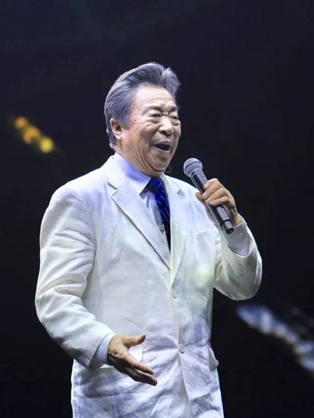 歌声悠扬，唱出时代记忆，琴声悦耳，奏响希望乐章 <br> 2018“我爱你中国?纪念改革开放40周年”经典歌曲上海演唱会圆满落幕