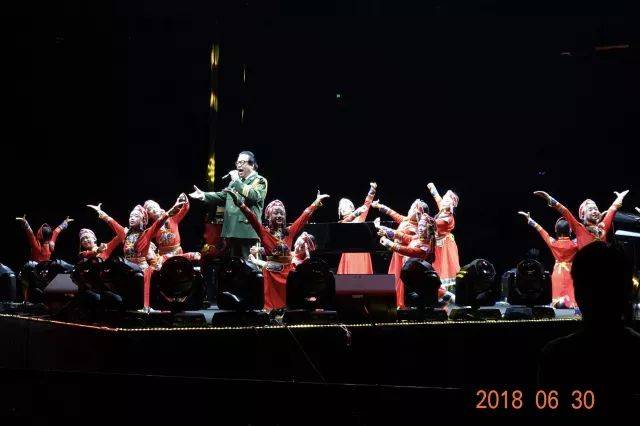 歌声悠扬，唱出时代记忆，琴声悦耳，奏响希望乐章 <br> 2018“我爱你中国?纪念改革开放40周年”经典歌曲上海演唱会圆满落幕