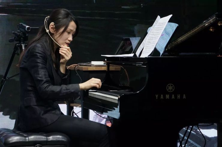 科技推动音乐教育创新，张希教授《古典主义时期钢琴奏鸣曲的演绎》公开课圆满成功