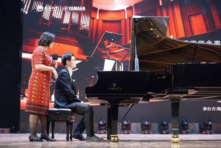 张芳、冯子祥钢琴音乐会