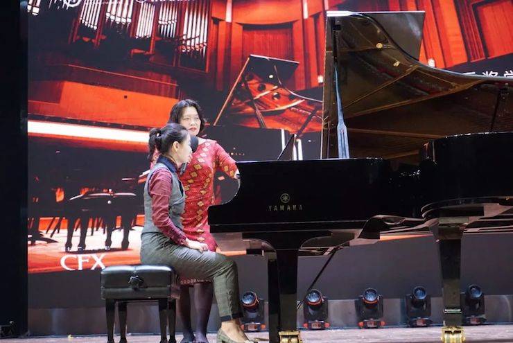 张芳、冯子祥钢琴音乐会
