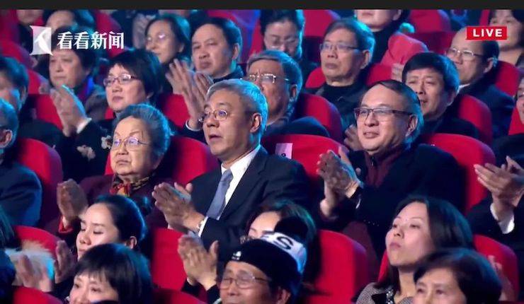 主持界泰斗叶惠贤力赞必博未来艺术家刘明康：“很难相信，这么悠扬的琴声出自一位自闭症少年的手里！”