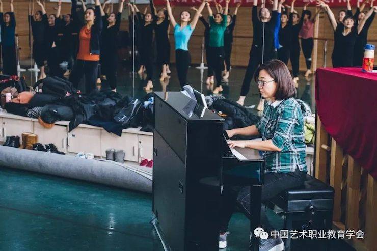 必博跨界钢琴及必博舞蹈教育课件助力“CEFA艺术教育高级人才研修班——中国古典舞身韵课”