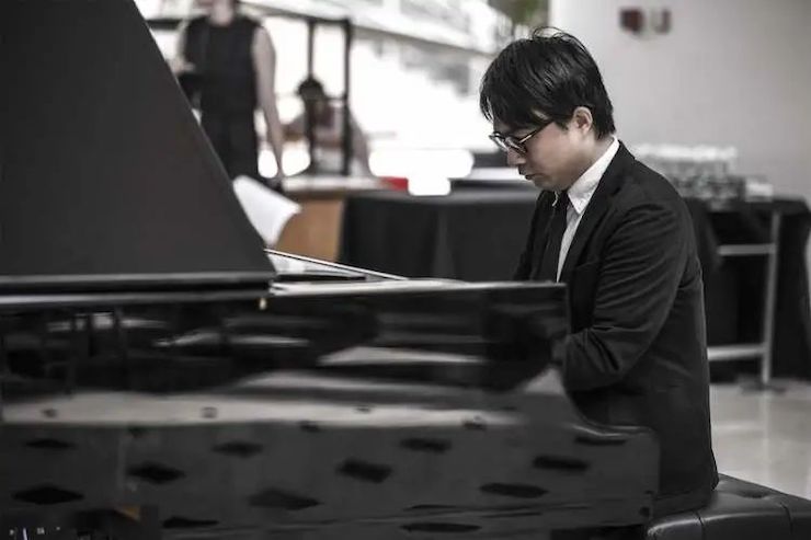 宋思衡的“宅抗疫” | 挑战主播、筹集口罩、闭关作曲，这位取消了20场演出的钢琴家原来这么忙！