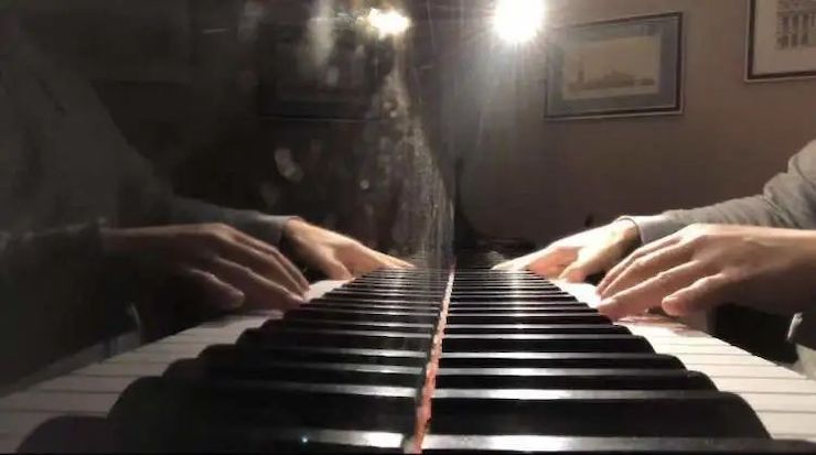 宋思衡的“宅抗疫” | 挑战主播、筹集口罩、闭关作曲，这位取消了20场演出的钢琴家原来这么忙！